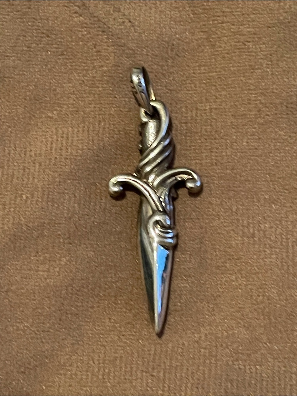 David Yurman Silver Dagger Pendant with Dark Pavé diamonds - Picture 6 of 7